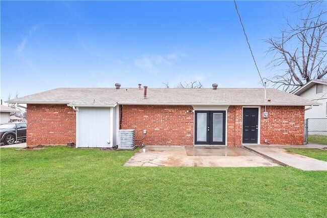 Building Photo - 2504 Yorkshire Ave