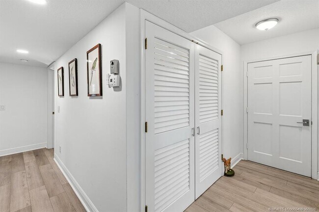 Building Photo - 4103 SE Centerboard Ln