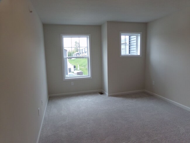 Building Photo - 3 bedroom, 2.5 Bathroom Townhouse in Gray's Pointe Neighborhood