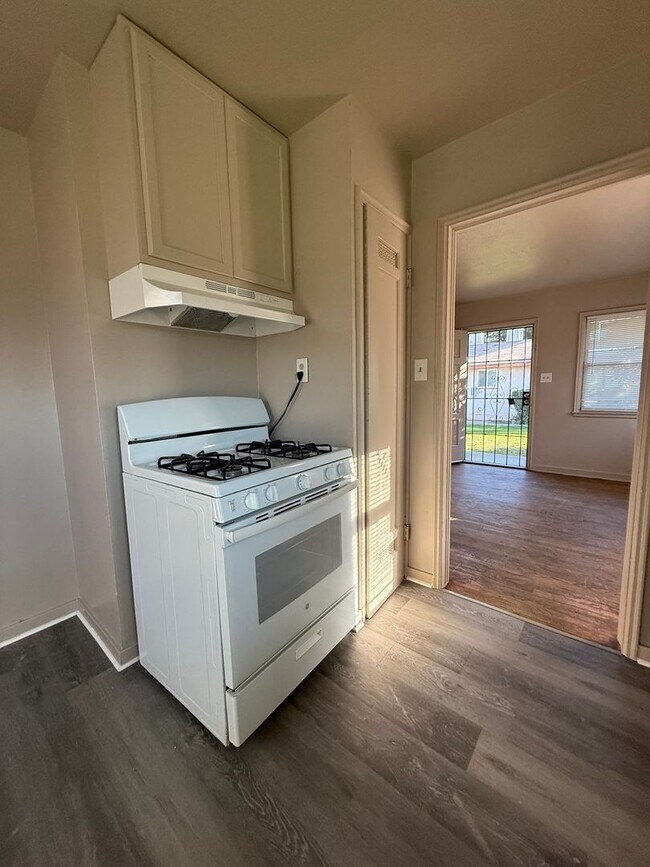 Building Photo - Peralta