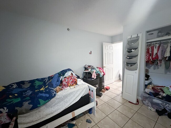 Building Photo - 422 SE 8th St