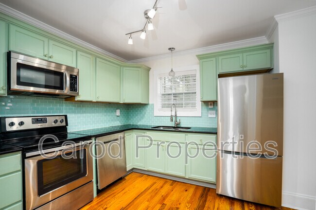 Building Photo - 3338 Eastway Dr