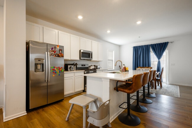 Building Photo - 1300 Kentwood Dr