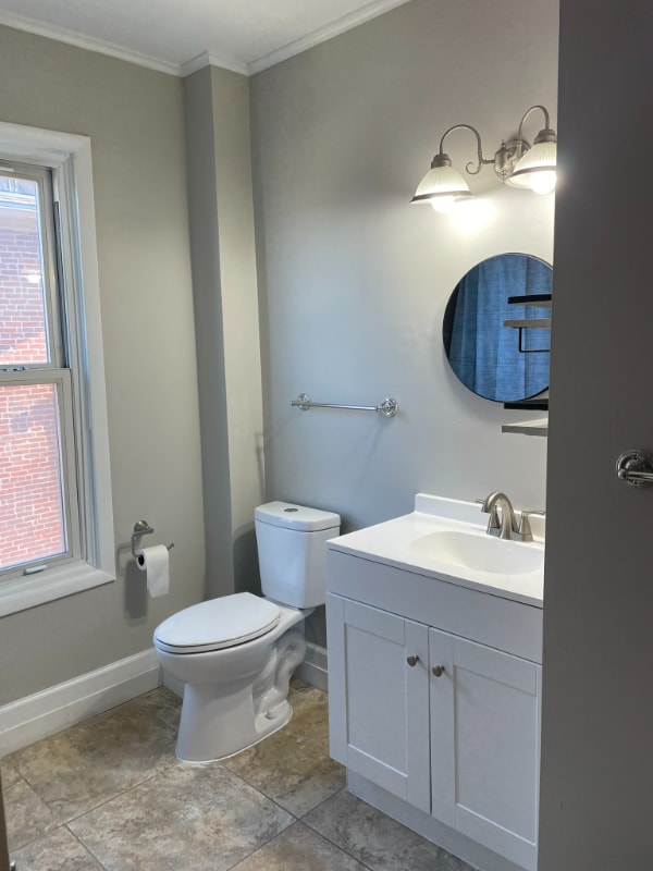Building Photo - 494 Reinhard Ave