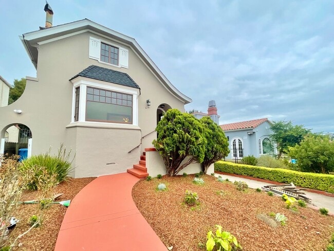 Building Photo - Westwood Park - Stunning 4BR+ / 2 BA Home ...