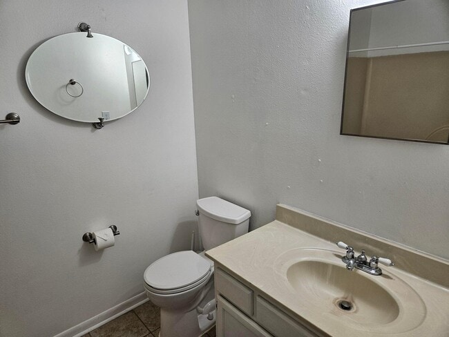 Building Photo - 310 Redwood Ave
