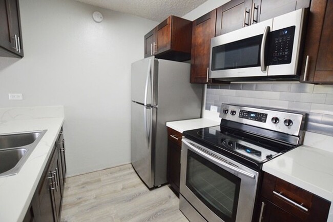 Building Photo - Pearl 1 - 2 bedroom, 1 bath, 1 parking