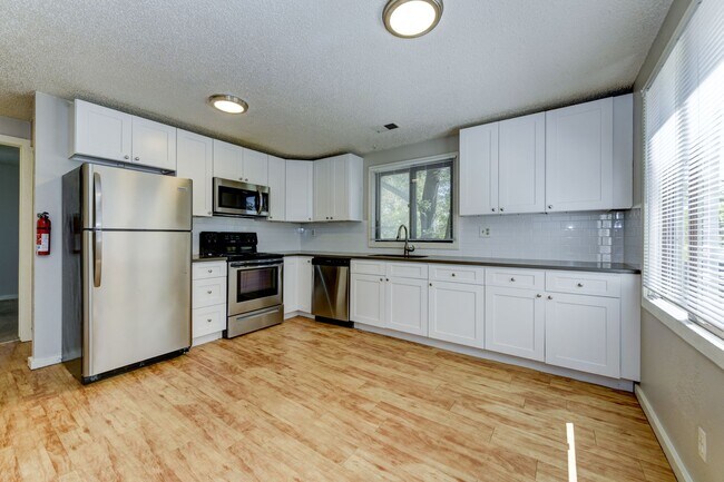 Building Photo - 840 North St