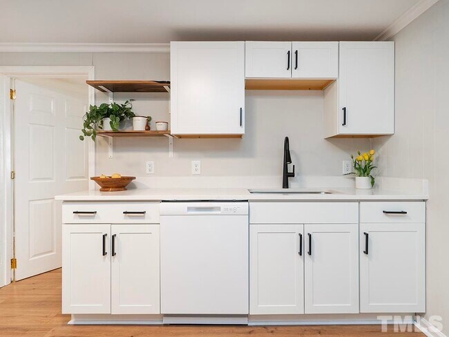 Building Photo - 234 Hatch St