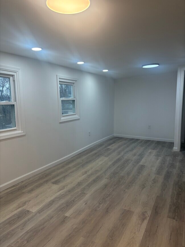 Building Photo - Gary Rental