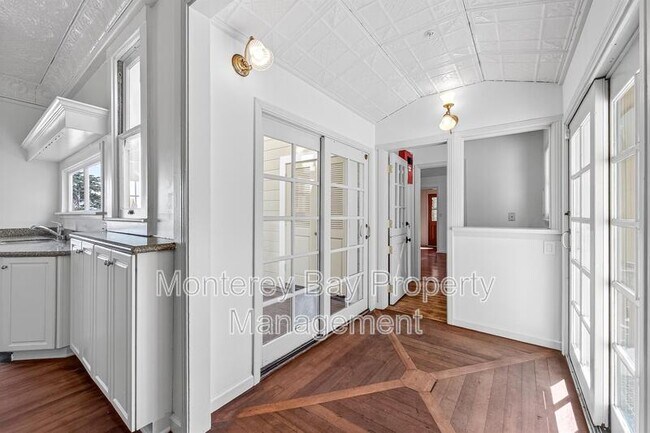 Building Photo - 225 Central Ave