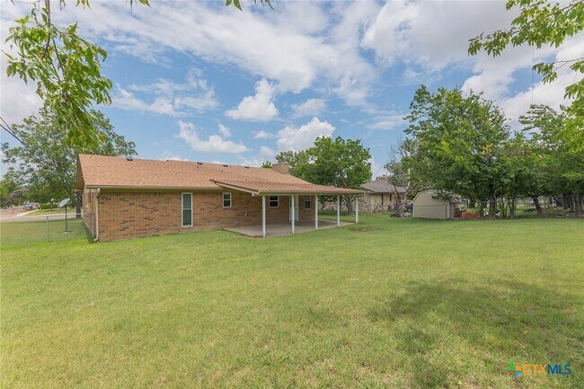 Building Photo - 3006 Belmont Dr