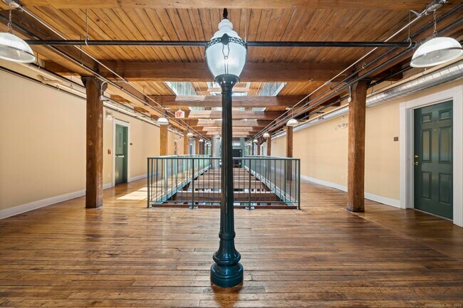 Building Photo - 145 Canal St E