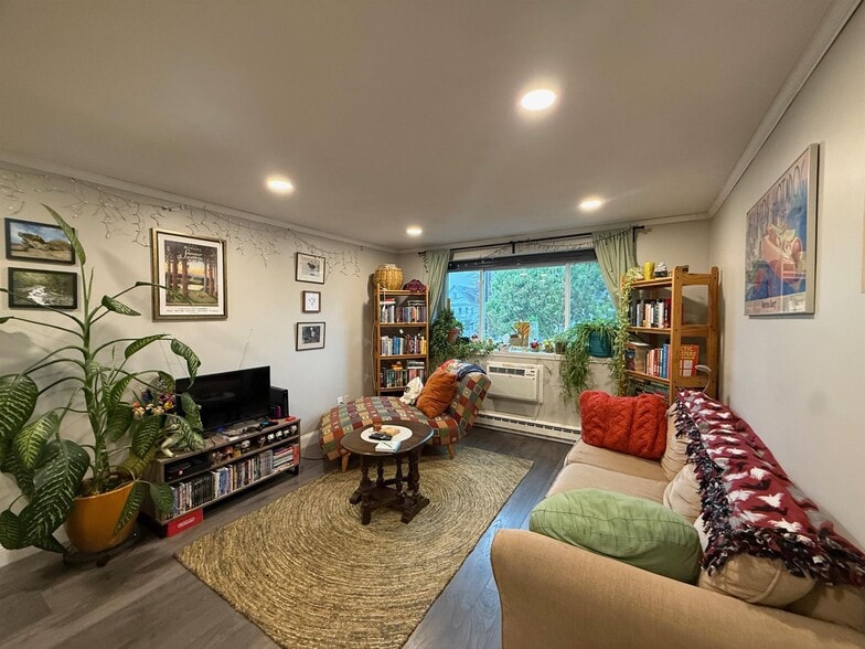 Building Photo - 326 Broadway