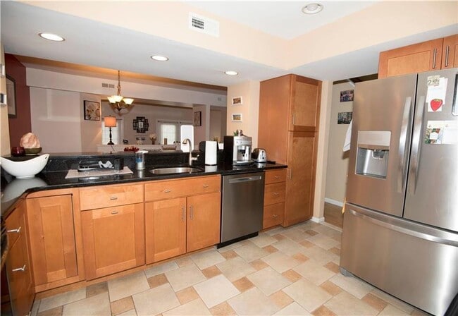 Building Photo - Condo in Bethlehem Township