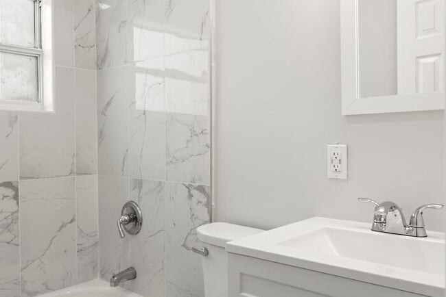 Building Photo - Home For Rent in St Petersburg!