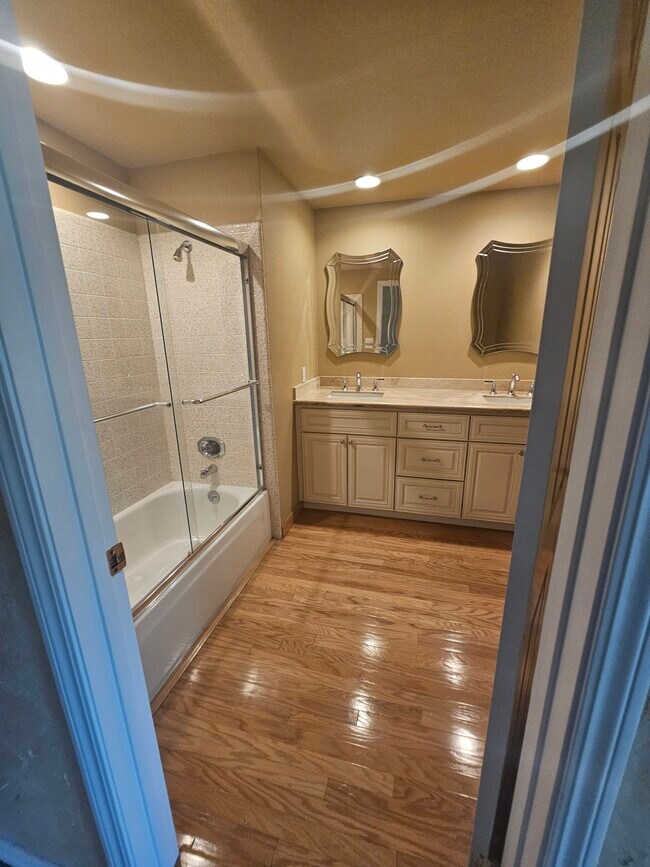 Building Photo - 45 Mainprice Ct