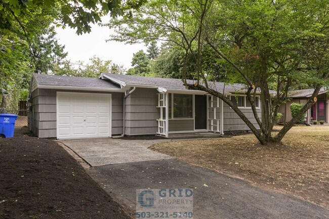 Building Photo - 2 Bedroom Home Available in Southeast Portland