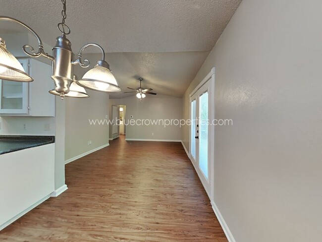 Building Photo - 900 Cannon Dr