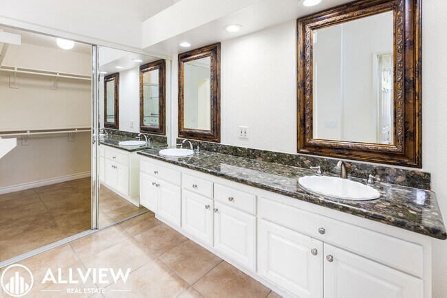 Building Photo - Elegant 3 Bed 2 Bath Home Available in the Heart of Woodbridge!