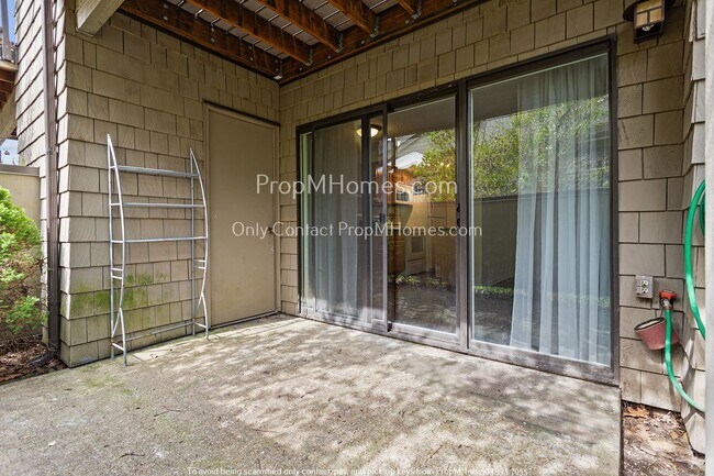 Building Photo - One Bedroom Condo In Mt. Park with Mt Park Rec Center Access!