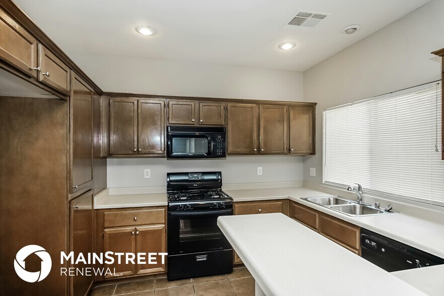 Building Photo - 1154 Shades End Ave