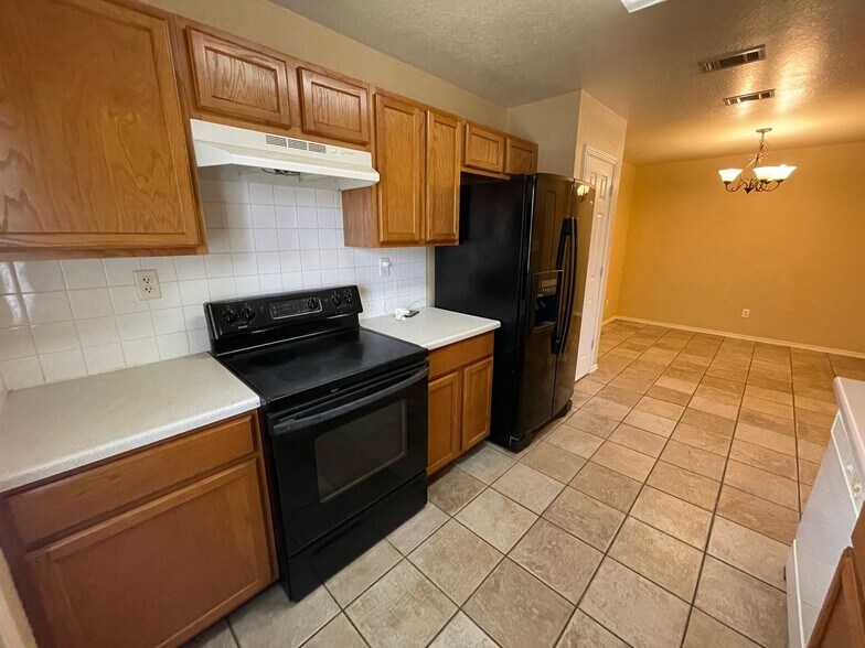 Building Photo - 5000 John David Dr