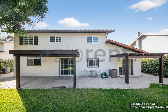 Building Photo - 353 S Heatherstone St