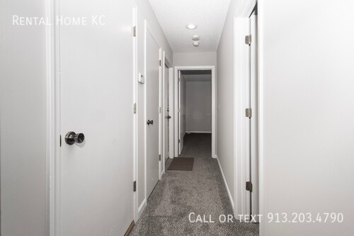 Building Photo - 7434 Santa Fe Dr