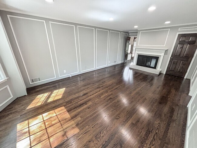 Building Photo - Beautifully Updated 4-Bedroom Home in Top-Rated Walton High District