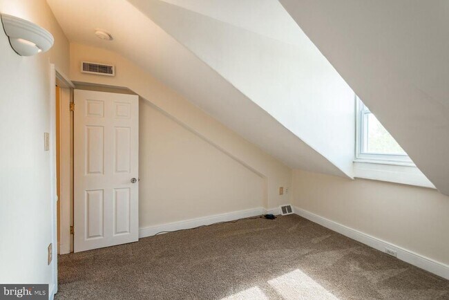 Building Photo - 4562 Silverwood St