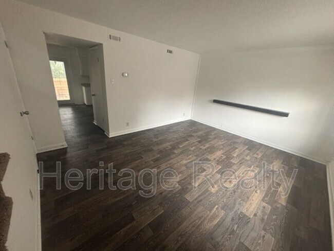 Building Photo - 1207 Crest Brook Dr