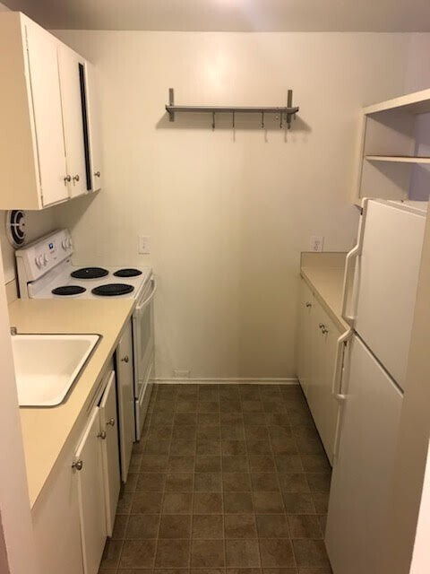 Interior Photo - 525 E Roy St