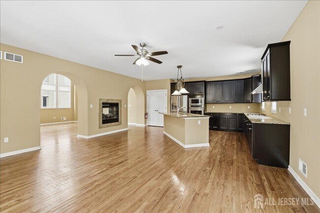 Building Photo - 86 Davinci Dr