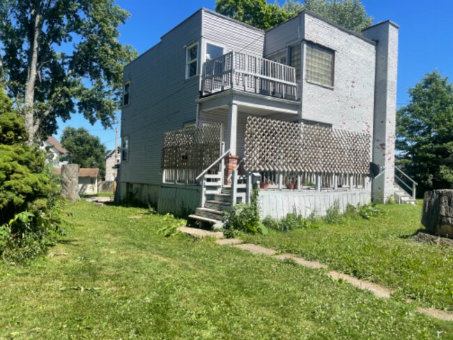 Building Photo - 1532 Woodland Ave NW