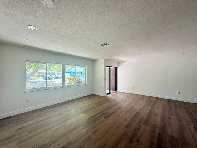 Building Photo - Unique & Renovated 3 Bedroom, 2 and 2 Half...