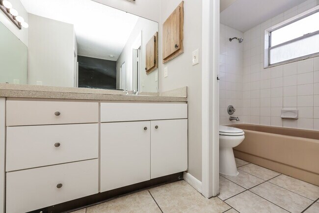 Building Photo - 16536 Forestlake Dr