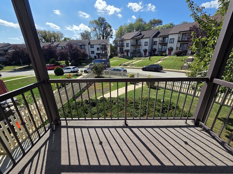 Building Photo - 801 Cambridge Cir