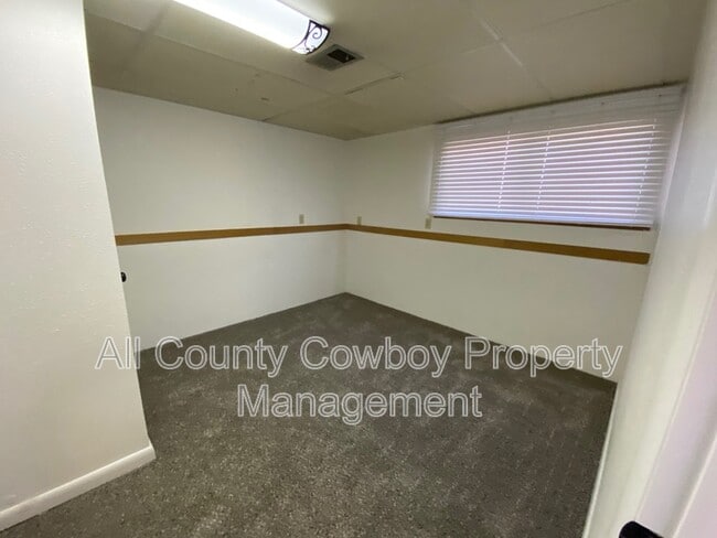 Building Photo - 1514 E Symons St