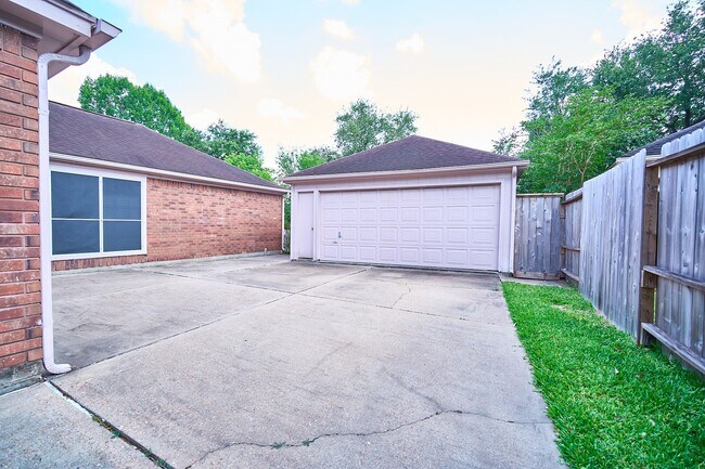 Building Photo - 5022 Moss Run Dr