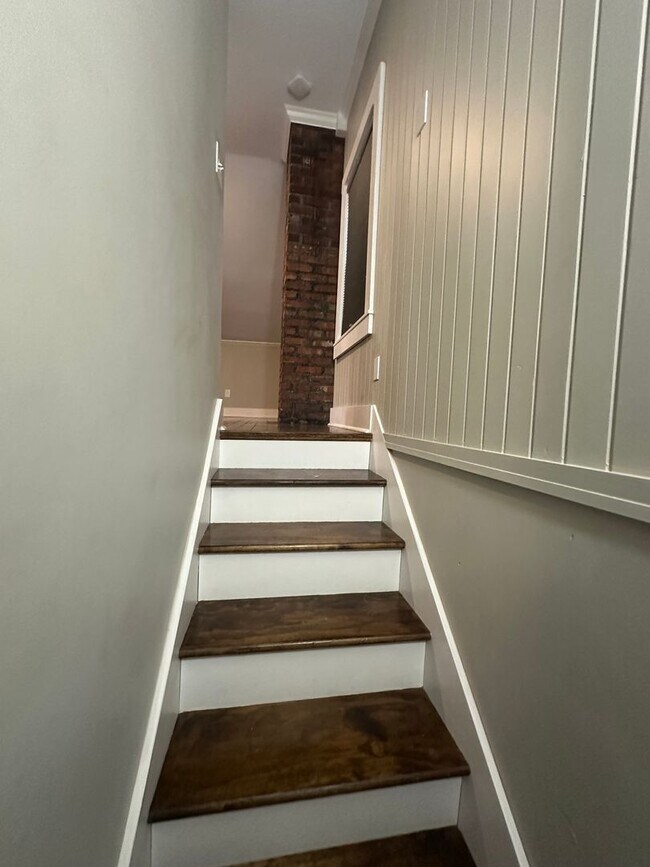 Building Photo - Gorgeous Renovated Highlands Bungalow – Available for Rent!