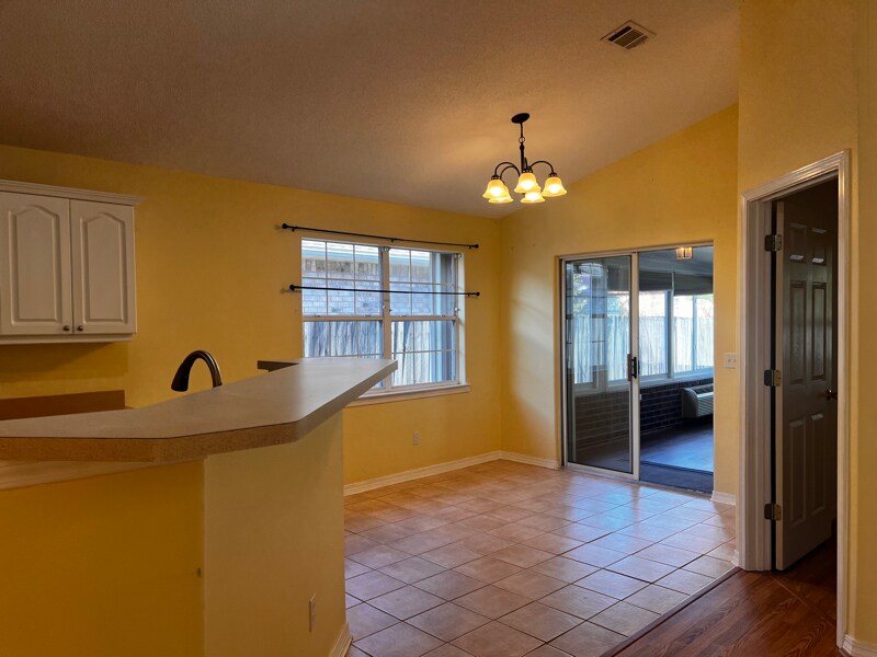 Building Photo - 8080 Castle Pointe Way