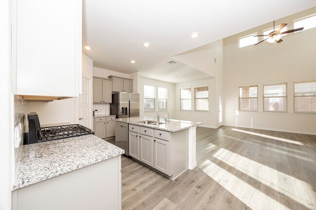 Building Photo - 1001 Marigold St