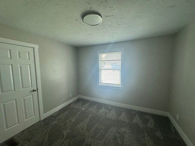 Building Photo - 1926 E Adams St