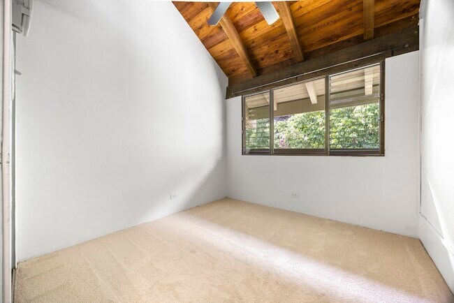 Building Photo - 370 Kawaihae St