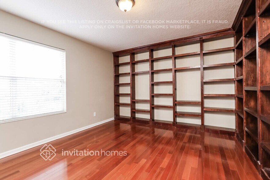 Building Photo - 13659 Hawk Lake Dr