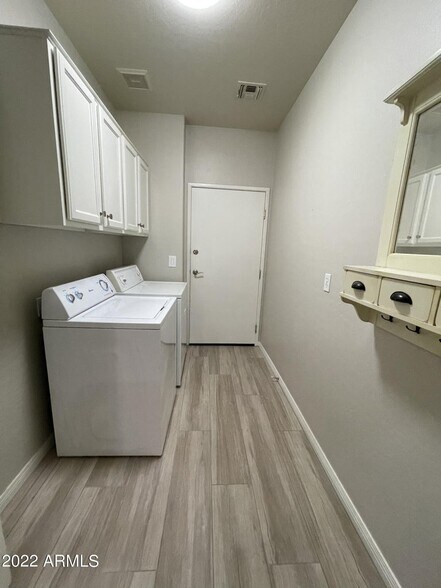Building Photo - 16420 N Thompson Peak Pky