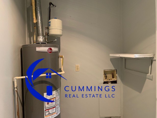 Building Photo - Nice Three Bedroom With Tons of Storage