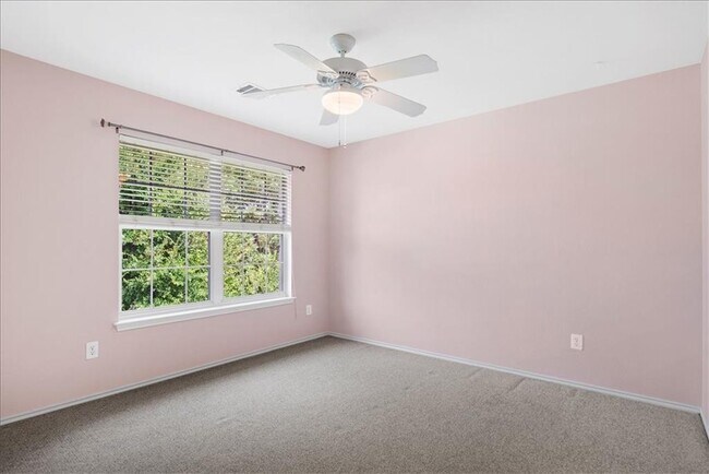 Building Photo - 2225 Speidel Dr