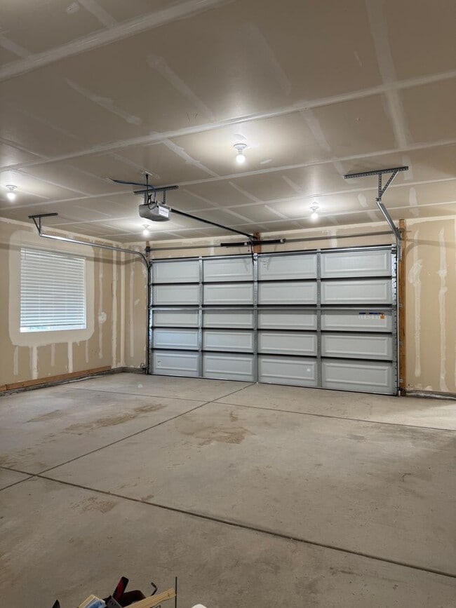 Building Photo - Executive 4-Bedroom Home for Rent